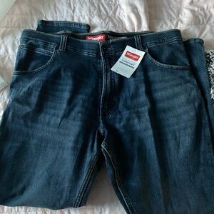 Wrangler men's jeans size 40 x 32. Brand new never worn